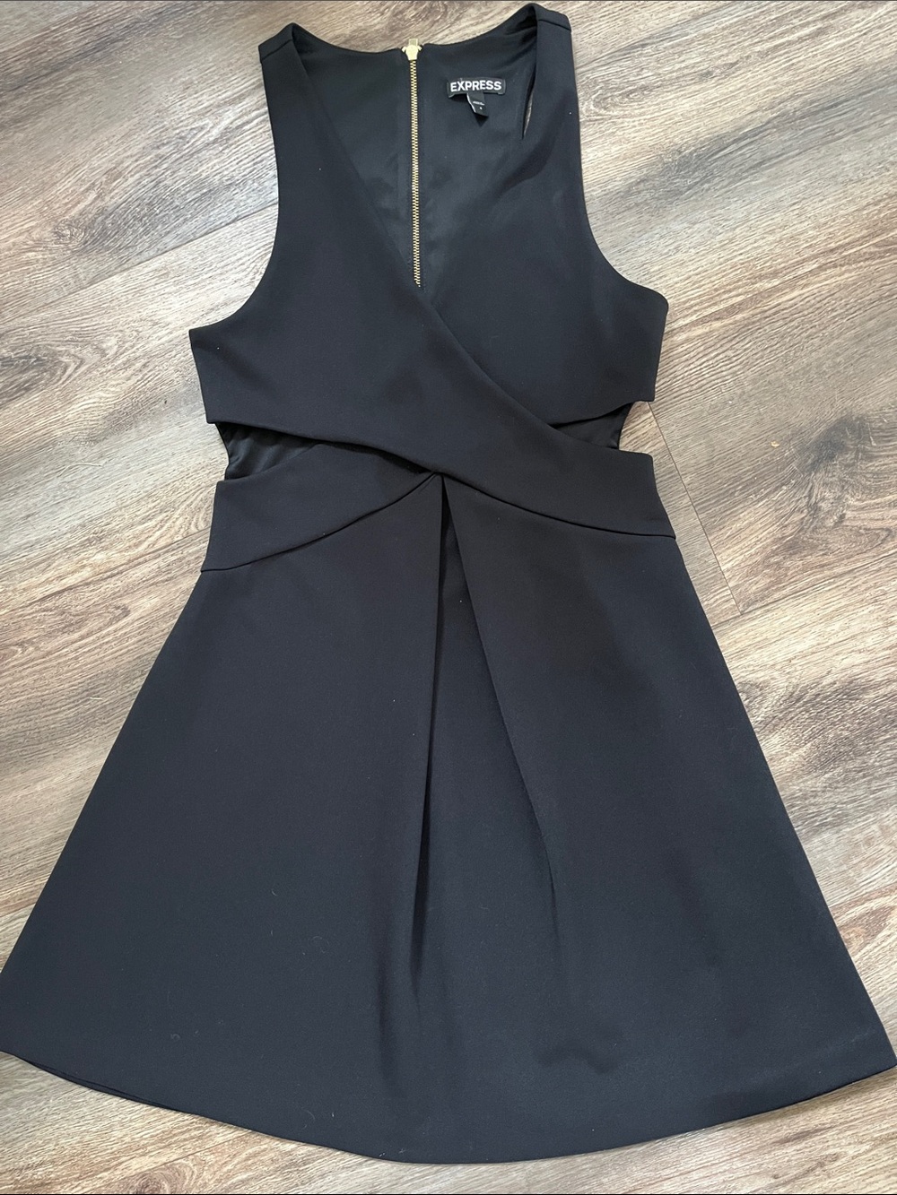 Express Black Sleeveless V-Neck Mini Dress Cutout Waist Gold Back Zipper Sz 4 - Picture 2 of 8